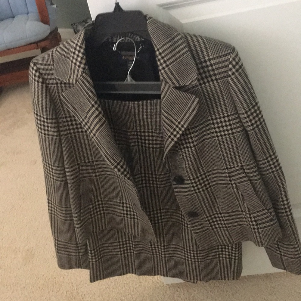 This is a nice suite by Brook Brothers